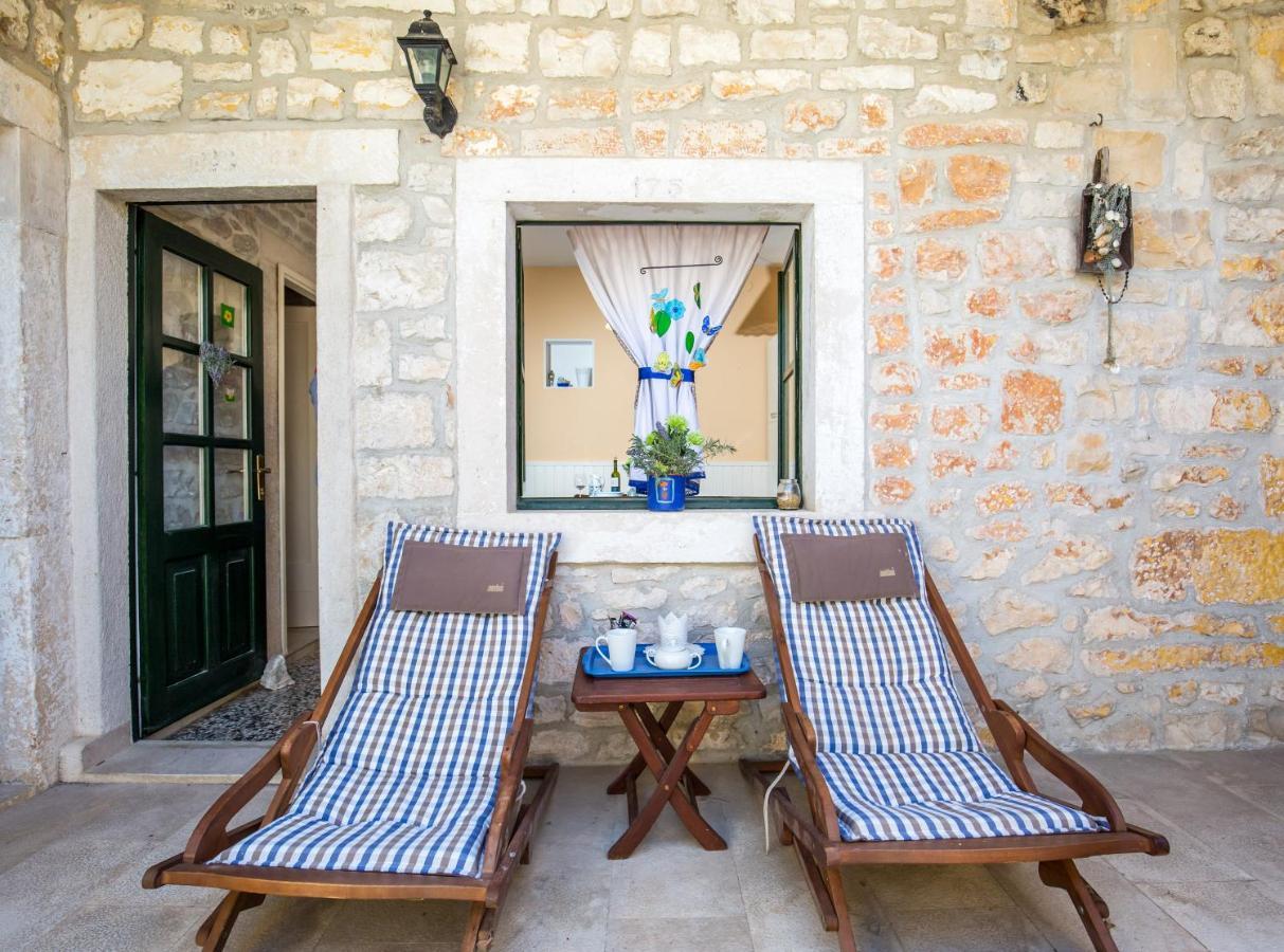 Villa Visilo Stone House Pucisca Exterior foto