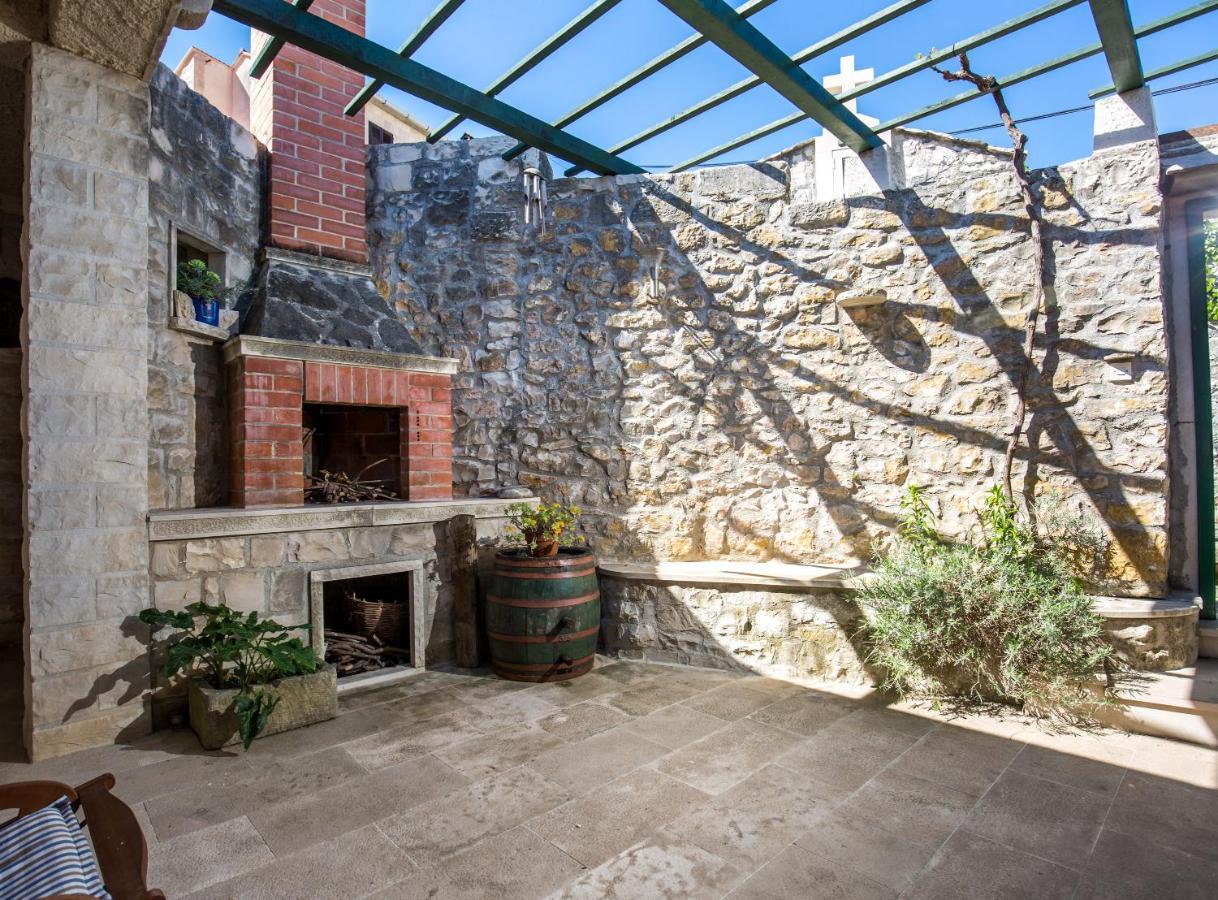 Villa Visilo Stone House Pucisca Exterior foto
